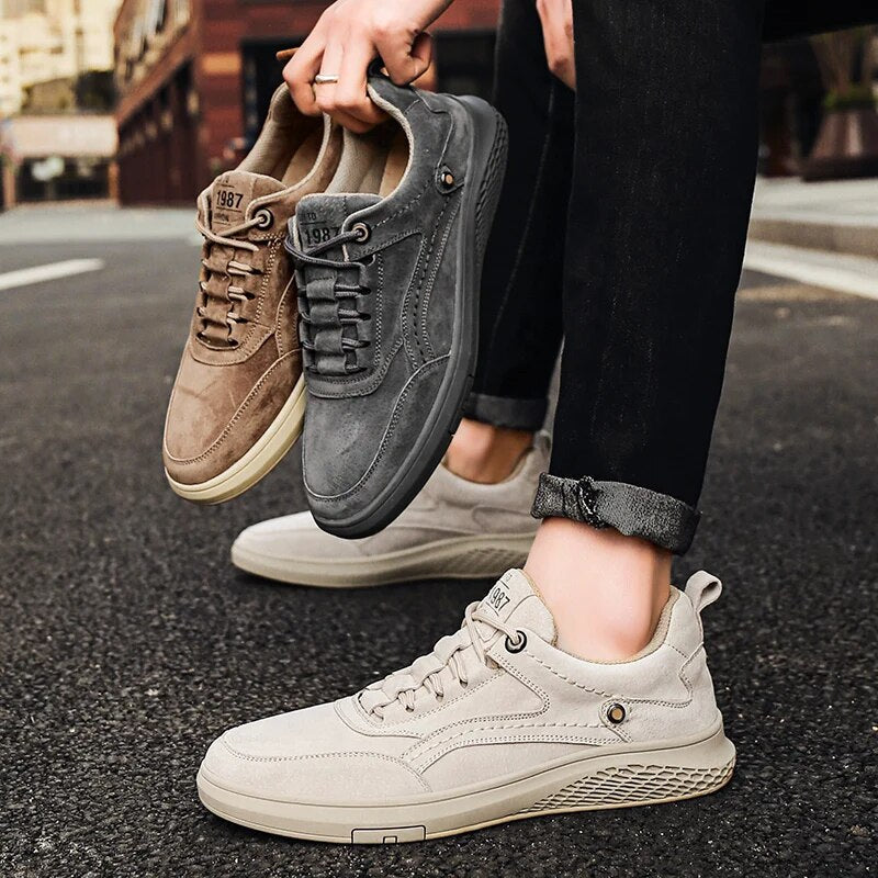 Comfortable men's 1987 retro casual sneakers, versatile for everyday walking and style.