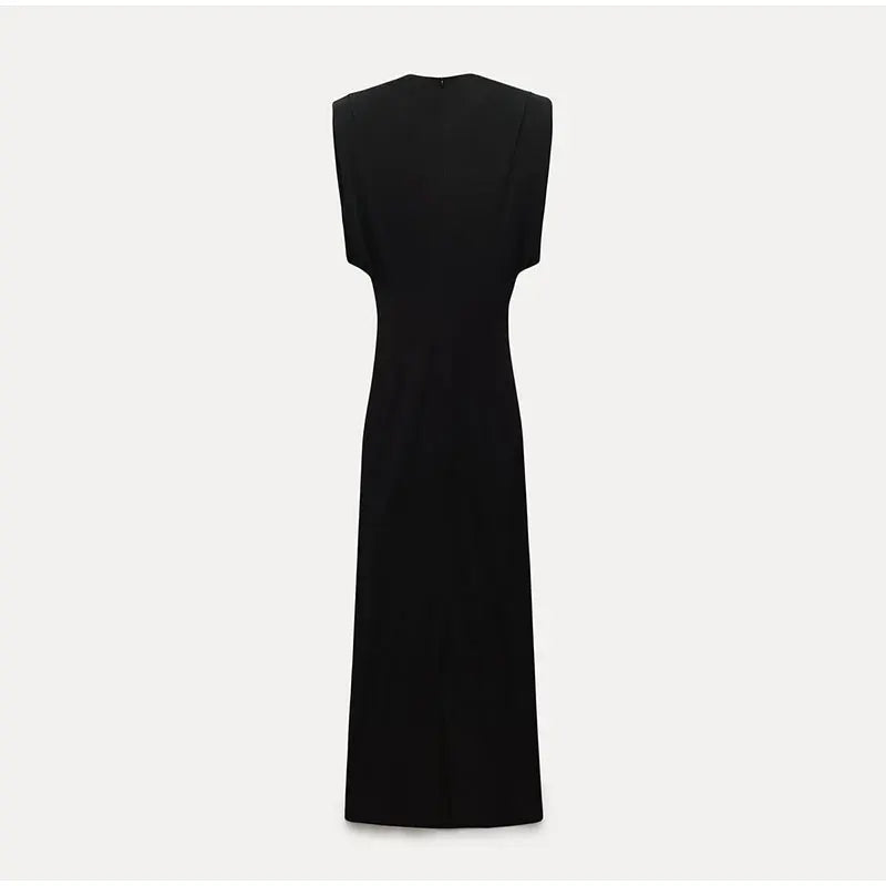 Stylish black midi dress, a must-have in women's fashion. Elegant design, perfect for a chic and versatile wardrobe.