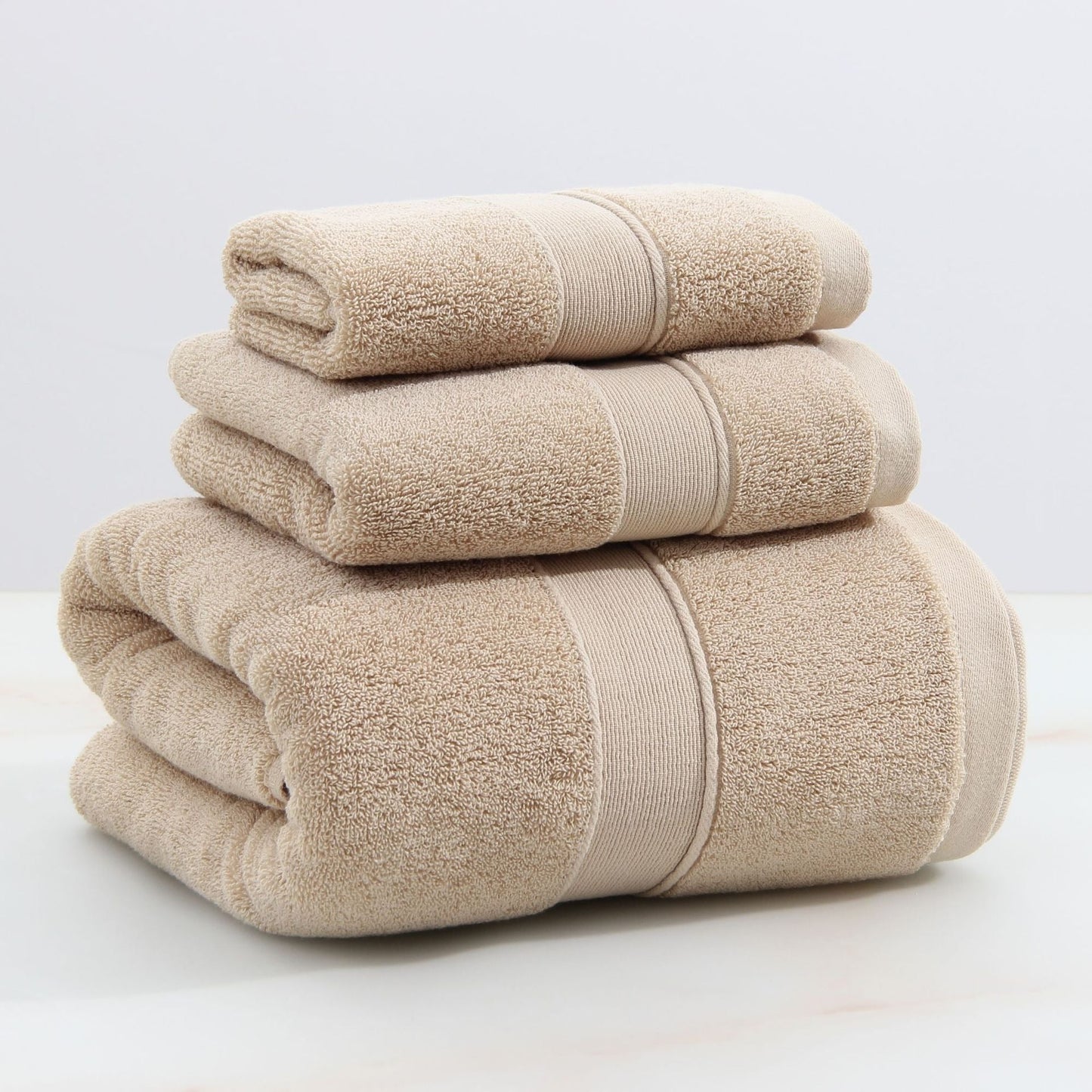 High-quality absorbent cotton bath towel, quick-drying and incredibly soft.
