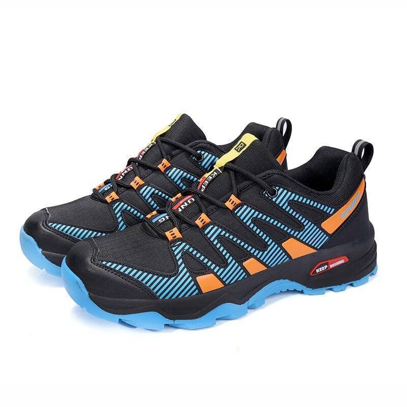High-performance men's outdoor shoes, breathable, for trail running and active trekking.