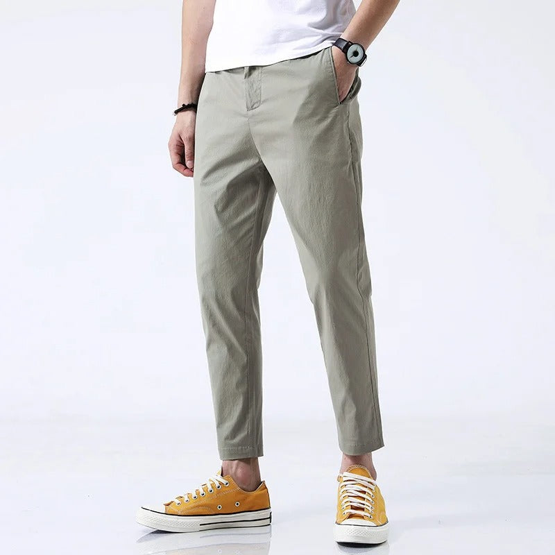 Men's casual stretch cotton trousers, straight fit, ensuring comfortable all-day wear with a modern look.