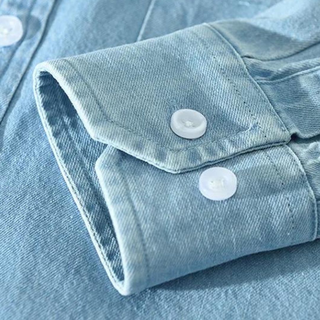 Everyday men's modern fit button-up shirt. Comfortable long-sleeve top suitable for casual and smart-casual occasions.