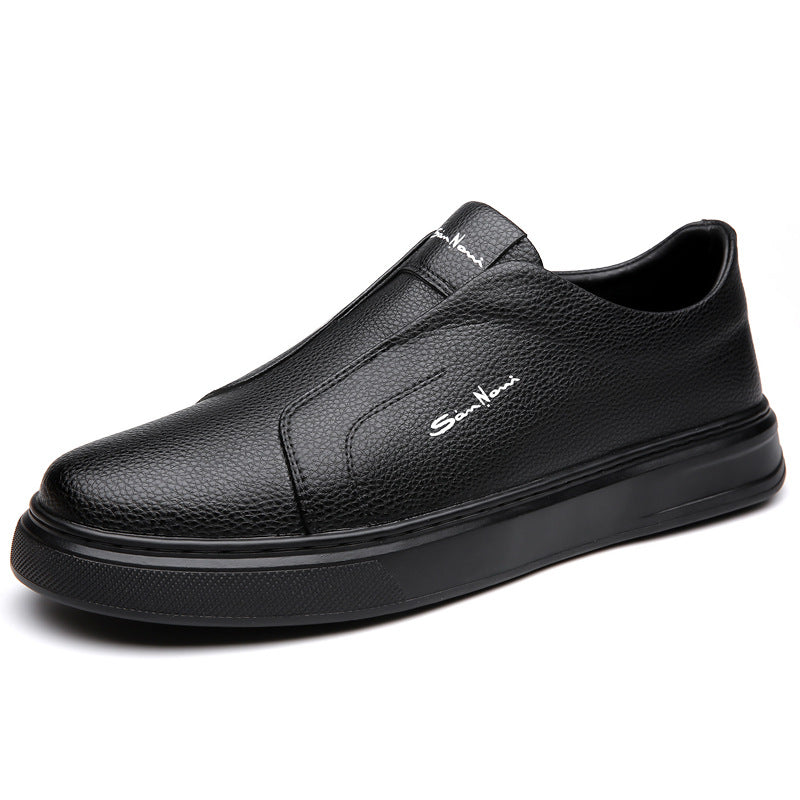 Lightweight men's slip-on sneakers, ensuring breathability and comfort for active daily wear.