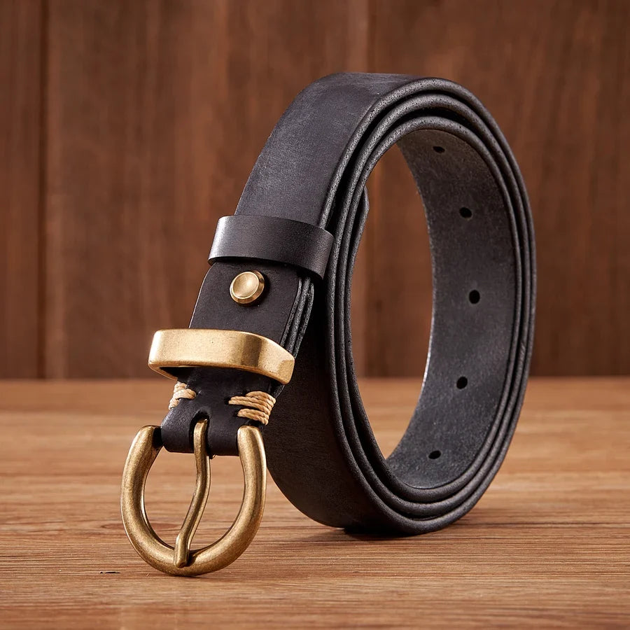 Authentic men's cowhide leather belt, featuring a robust brass buckle. A classic & durable accessory for men's fashion.