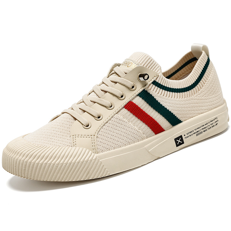 Versatile men's sneakers for urban walking, combining comfort, lightweight feel, and modern casual style.