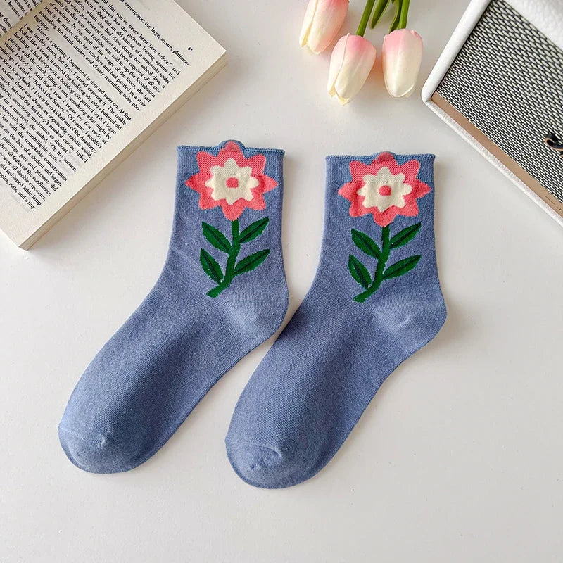 Women's everyday floral print socks, showcasing the comfortable mid-calf fit. Soft cotton blend, perfect for casual wear.