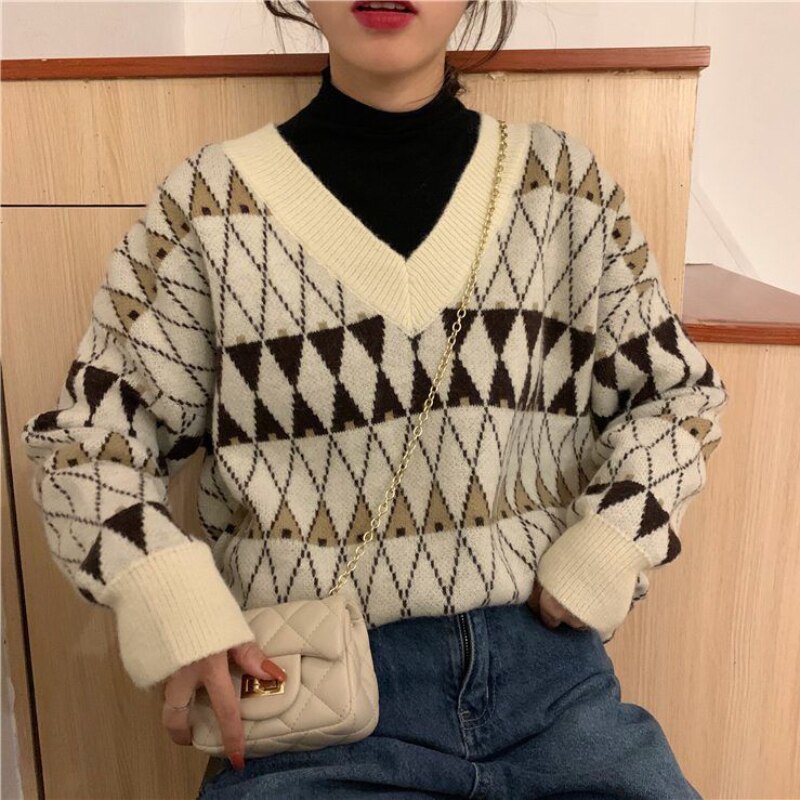 Comfortable women's oversized knit sweater in a casual aesthetic for daily wear and fall outfit styling.