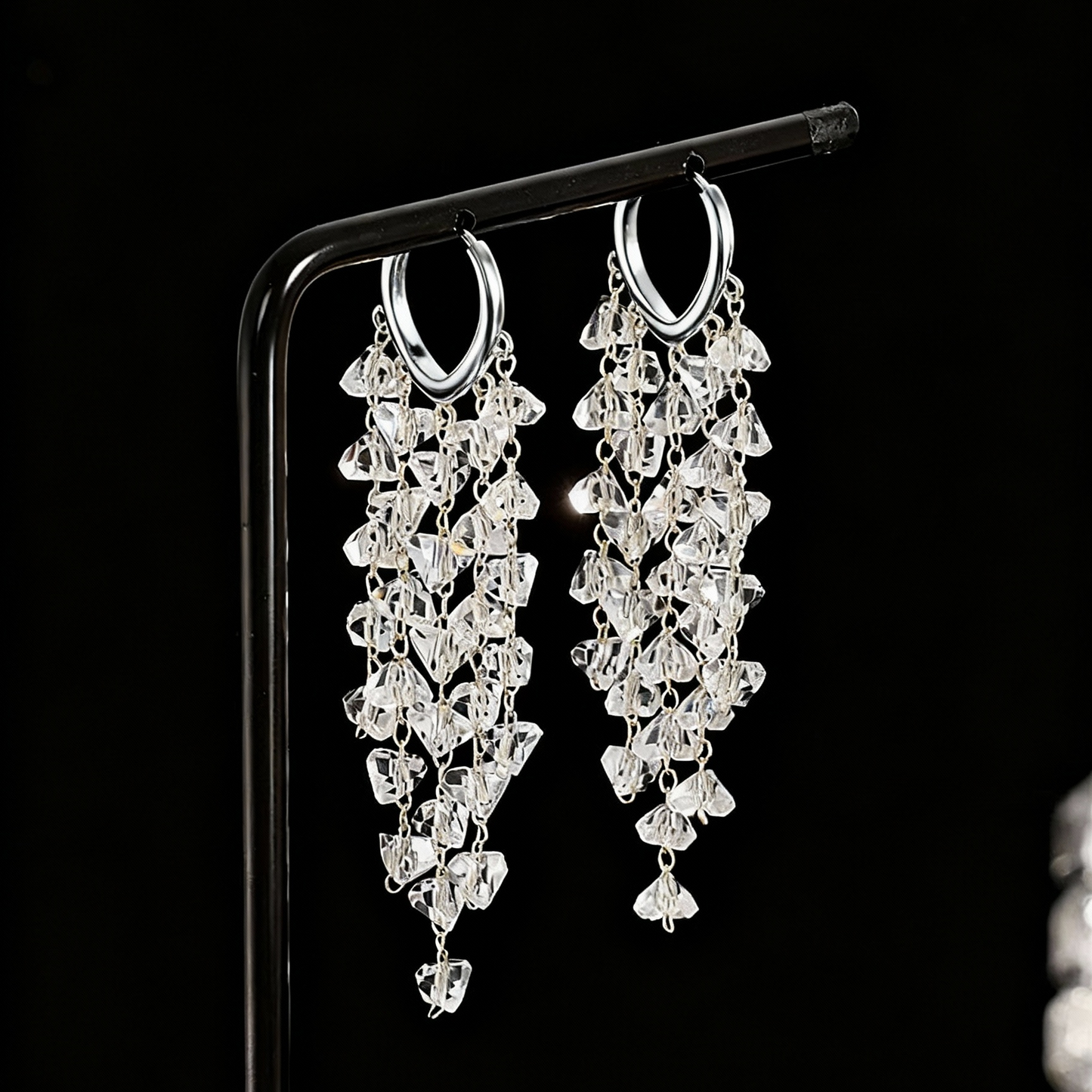 Exquisite women's sparkling irregular crystal tassel earrings, elegant and glamorous statement jewelry.