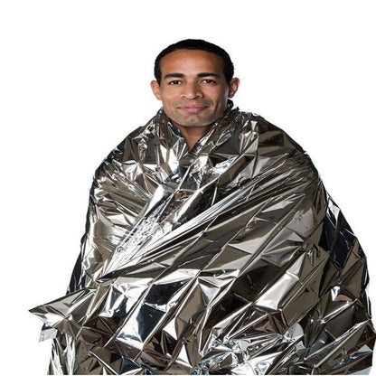 Durable all-weather emergency thermal blankets (10 pieces) for camping and hiking safety