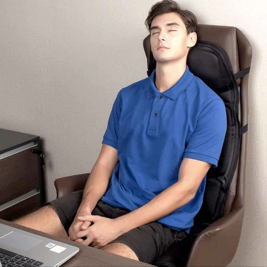 Full body shiatsu & kneading massage chair pad with heat, targeting back & neck for ultimate pain & stress relief.