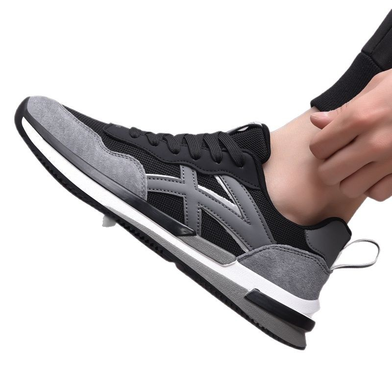 Lightweight Apollo di Roma men's sneakers, perfect for everyday casual wear and walking.