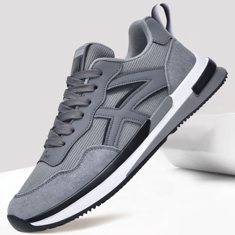 Breathable men's comfort shoes: Apollo di Roma classic lace-up sneakers for daily wear.