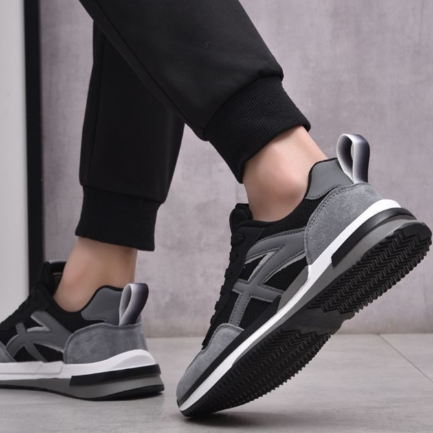 Comfortable men's casual sneakers from Apollo di Roma, featuring timeless classic style.