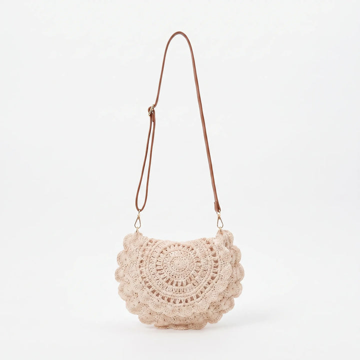 Casual women's khaki woven crossbody bag with scalloped flap. Textured summer accessory for everyday carry, lightweight.