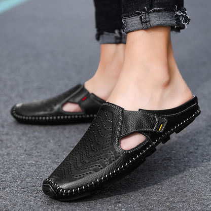 Open-toe black men's breathable sandals, perfect for summer comfort and casual daily wear.