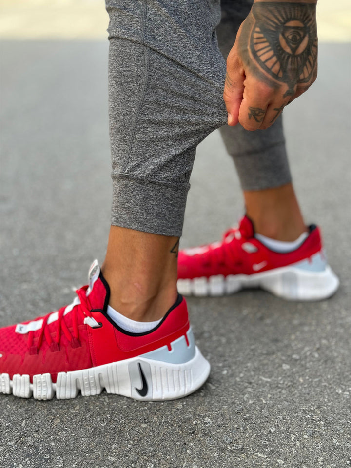 Everyday men's stretch joggers, olive green, smart casual style for city life.