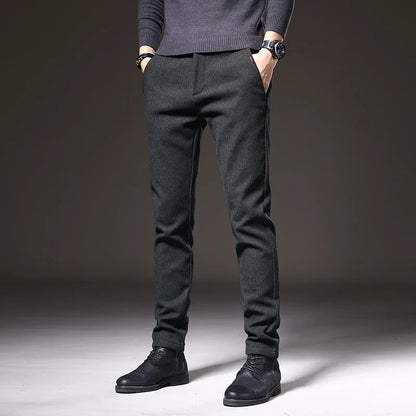 Men's black stretch casual pants, modern fit, comfortable for everyday wear.