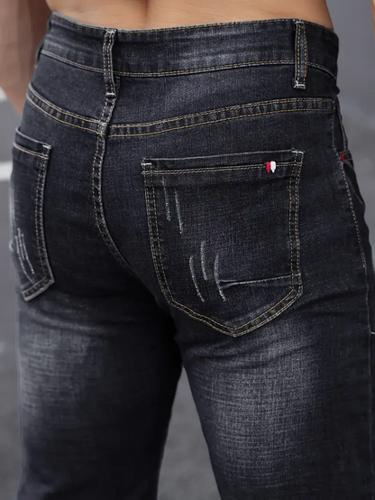 Comfortable black men's tapered jeans, versatile for everyday casual & modern looks.