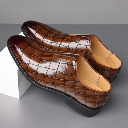 Elegant brown men's comfort dress shoes, perfect for weddings & smart casual.