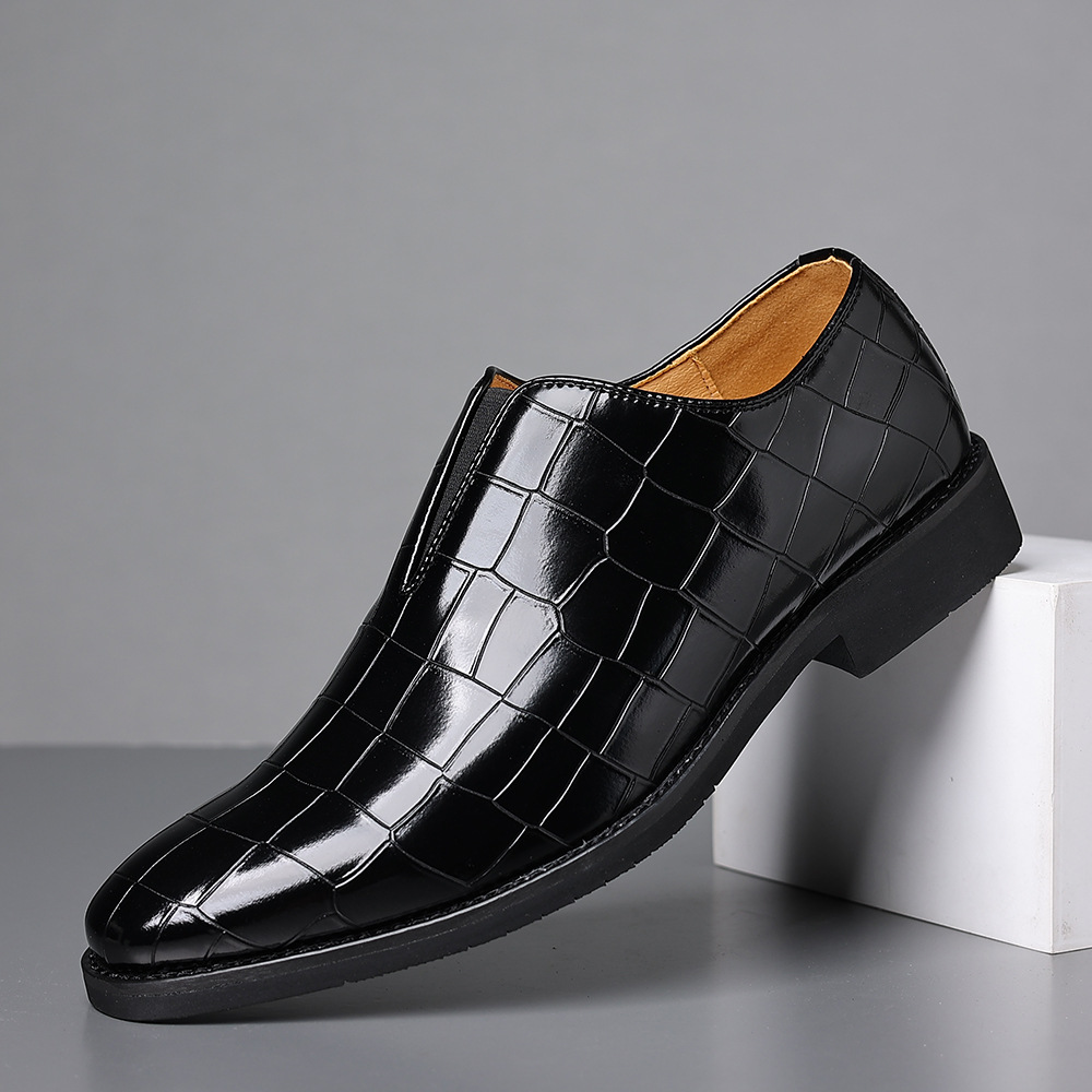 Premium brown men's dress shoes, polished & comfortable for professional business attire.