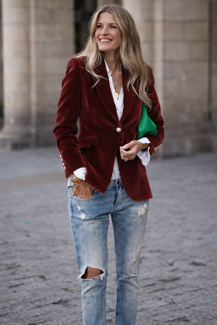 Stylish green women's blazer, slim fit, with gold button details on cuffs and a refined peak lapel.