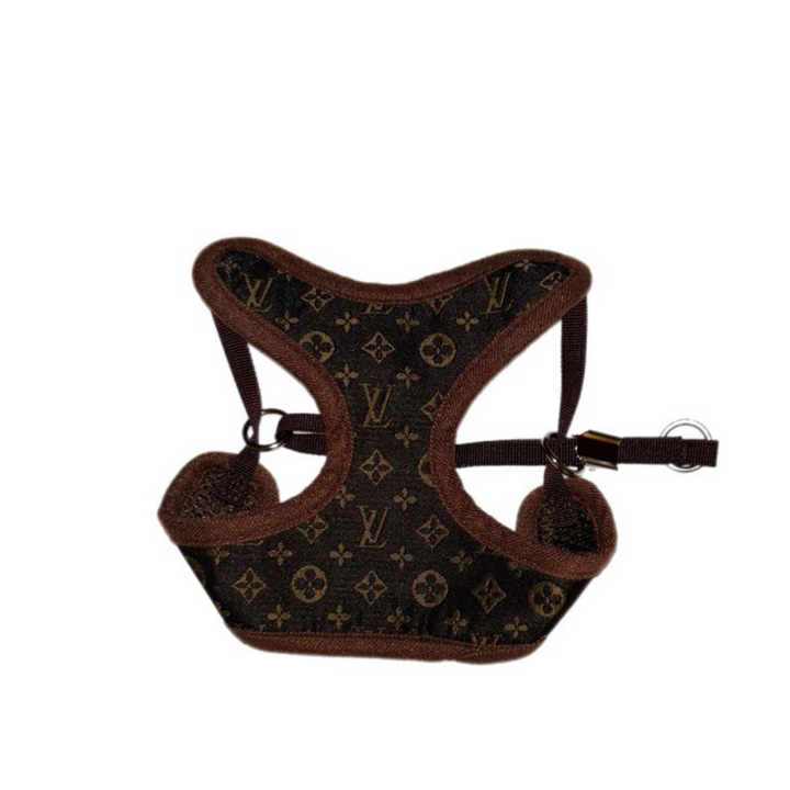 Premium no-pull dog walking harness and leash set in brown. Ideal for pet comfort and training.
