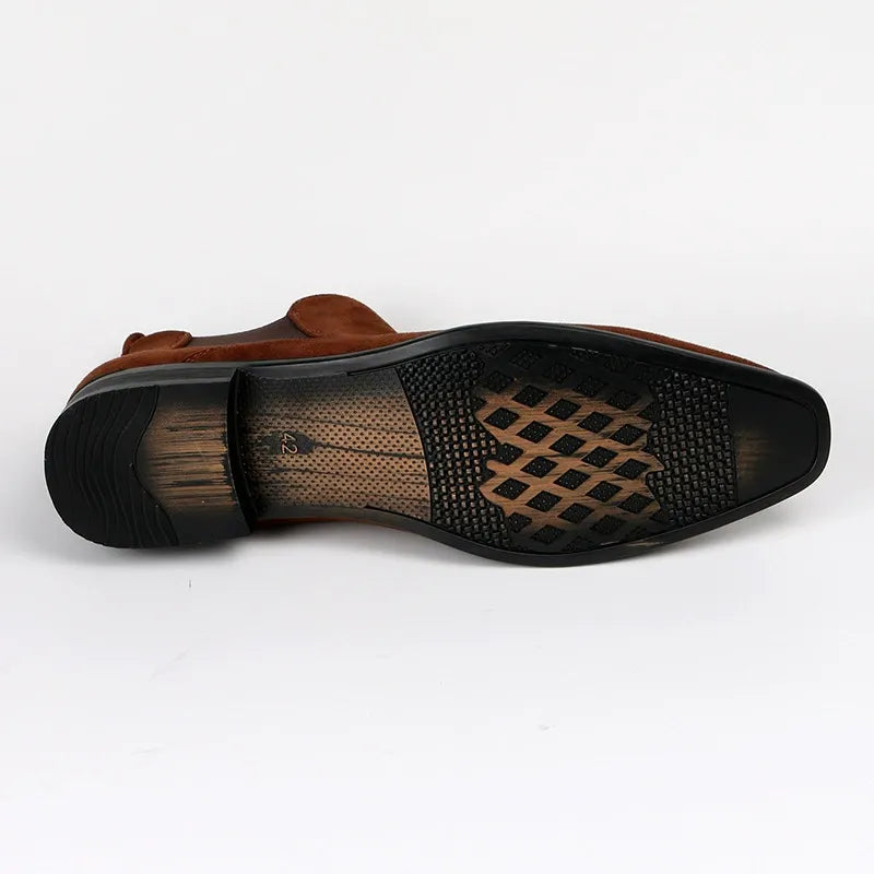 Brown men's casual ankle boots, comfortable design with rubber sole, versatile for daily wear.