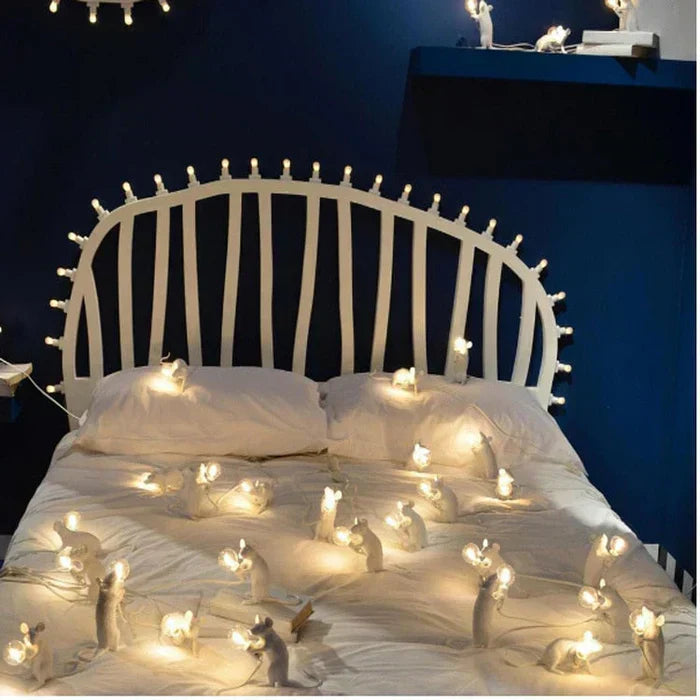 Charming mouse table lamp. Unique accent light, perfect for whimsical home decor & gifts.