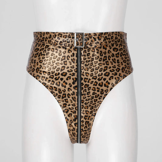 Chic high-waist fashion shorts for women, perfect for trendy summer casualwear.