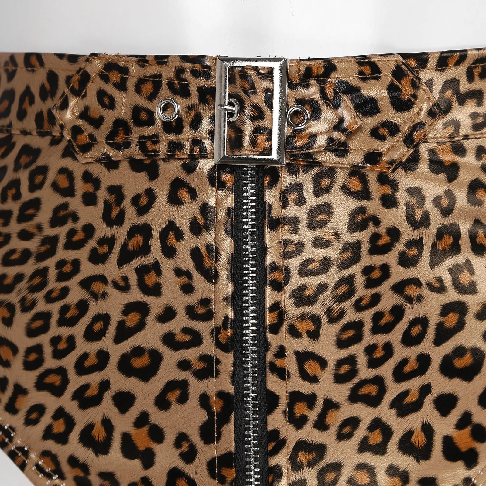 Trendy leopard print high-waist shorts for women, adding a chic touch to summer outfits.