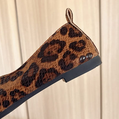 Chic women's leopard print slip-on flats, a stylish and comfortable animal print shoe.