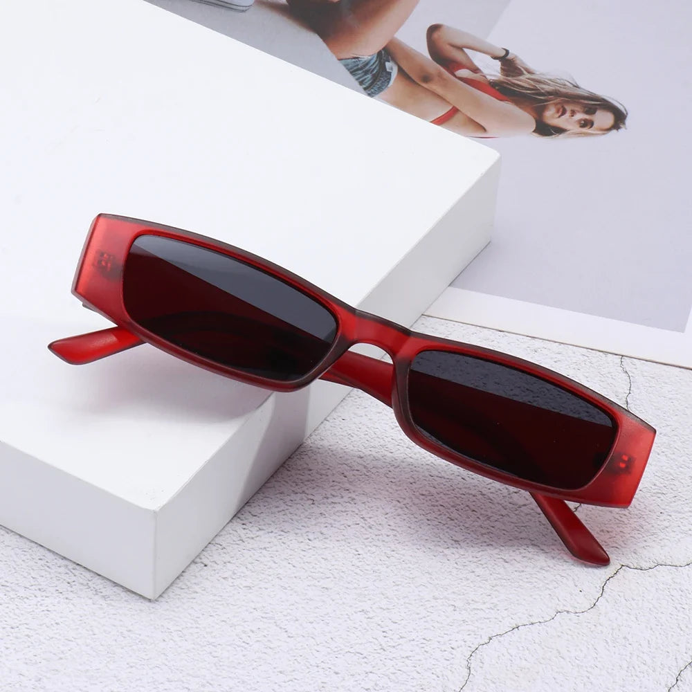 Trendy cat-eye shades. Elegant Monroe sunglasses, lightweight fashion accessory for stylish UV protection.