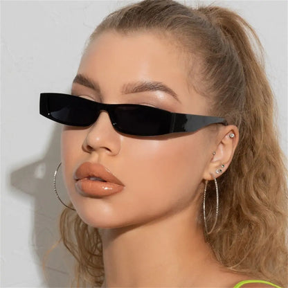 Fashionable Monroe cat-eye eyewear. Chic sunglasses offering stylish UV protection, perfect for trendy summer looks.