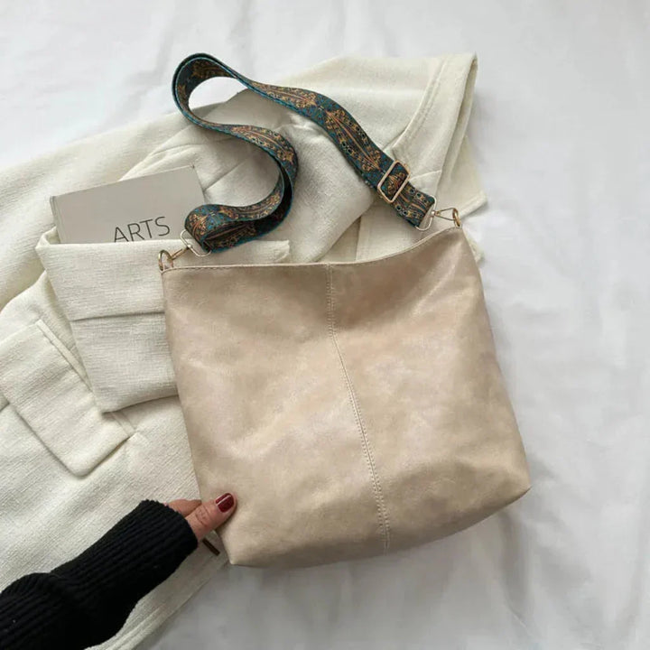 Elegant women's retro handbag, a vintage style shoulder bag and fashion accessory for everyday sophisticated carry.