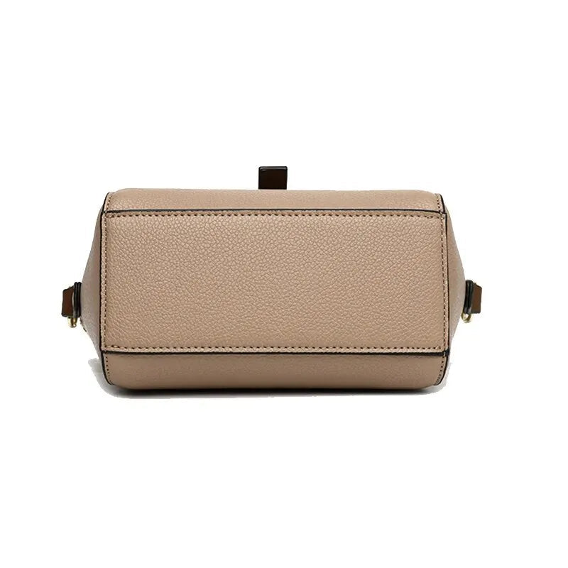 Trendy women's vegan leather small purse, perfect as a stylish crossbody bag.