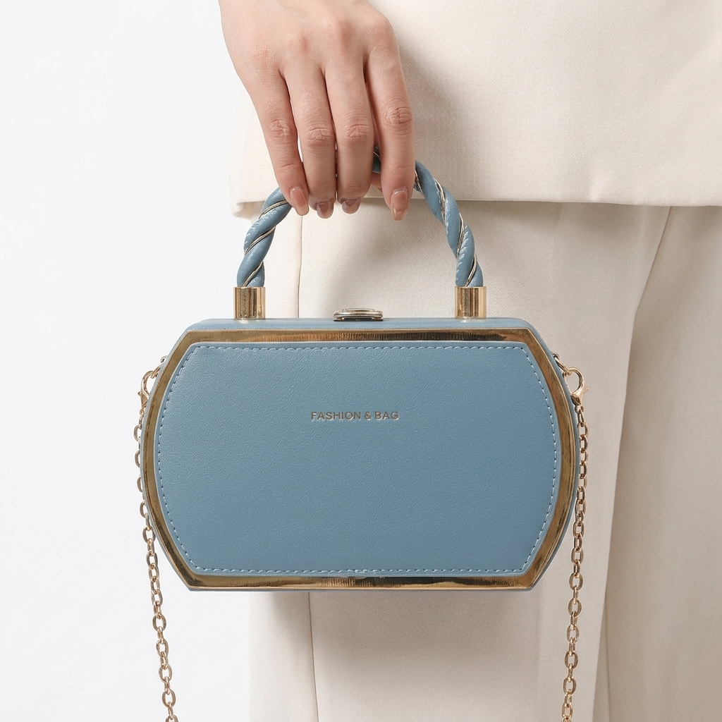 Elegant vintage shoulder bag for women, a timeless handbag with organized compartments for daily essentials.