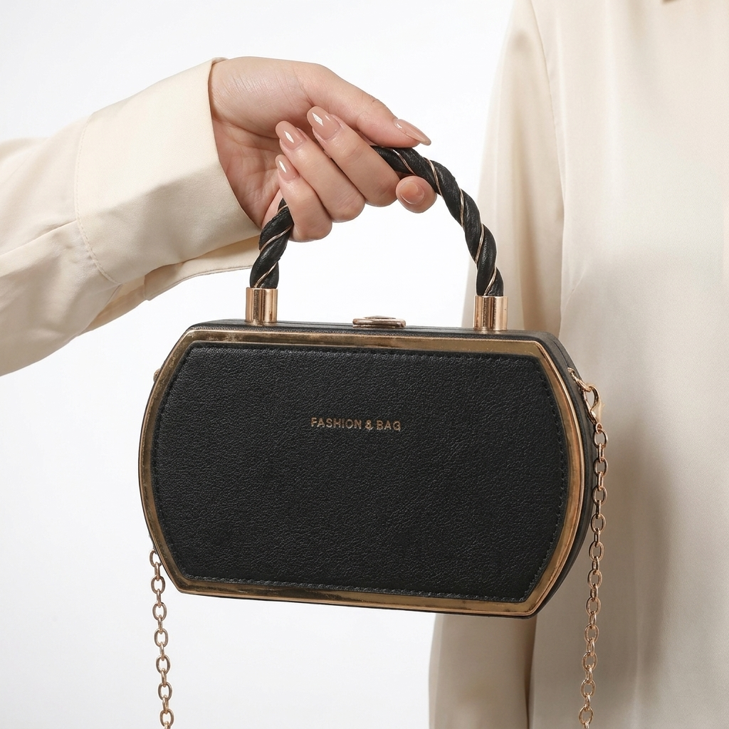 Stylish women's vintage shoulder bag, a chic daily handbag offering effortless style and practicality.