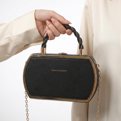 Stylish women's vintage shoulder bag, a chic daily handbag offering effortless style and practicality.