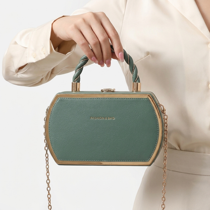Organized women's vintage style shoulder bag, a sophisticated daily bag for timeless and chic fashion.