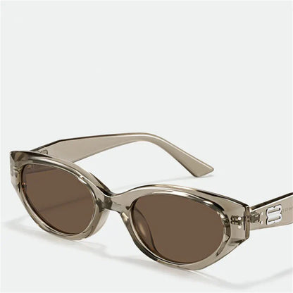 Fashionable cat-eye sunglasses for women, featuring advanced glare reduction and full UV protection.