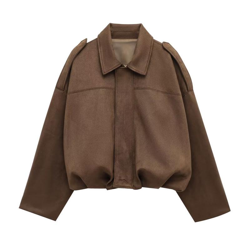 Chic women's cropped jacket, perfect for modern effortless style. Versatile outerwear for fall & spring fashion.