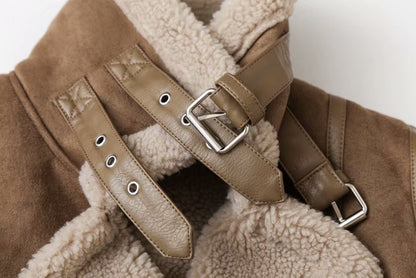 Women's chic jacket, designed for everyday versatility. Fashionable outerwear with an adjustable fit.