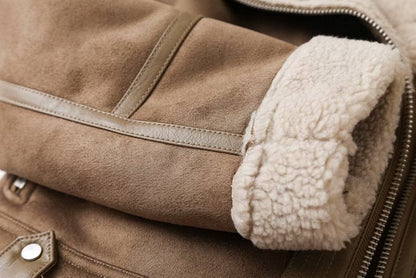 Practical women's everyday jacket, chic and stylish. Versatile outerwear for effortless fashion.