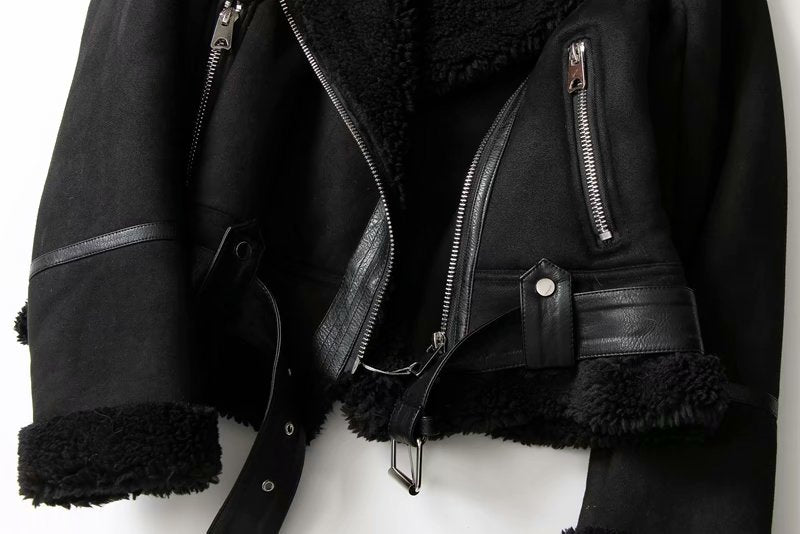 Women's versatile everyday jacket, chic and comfortable. Stylish outerwear for a smart-casual look.