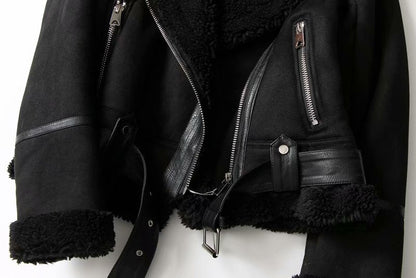 Women's versatile everyday jacket, chic and comfortable. Stylish outerwear for a smart-casual look.