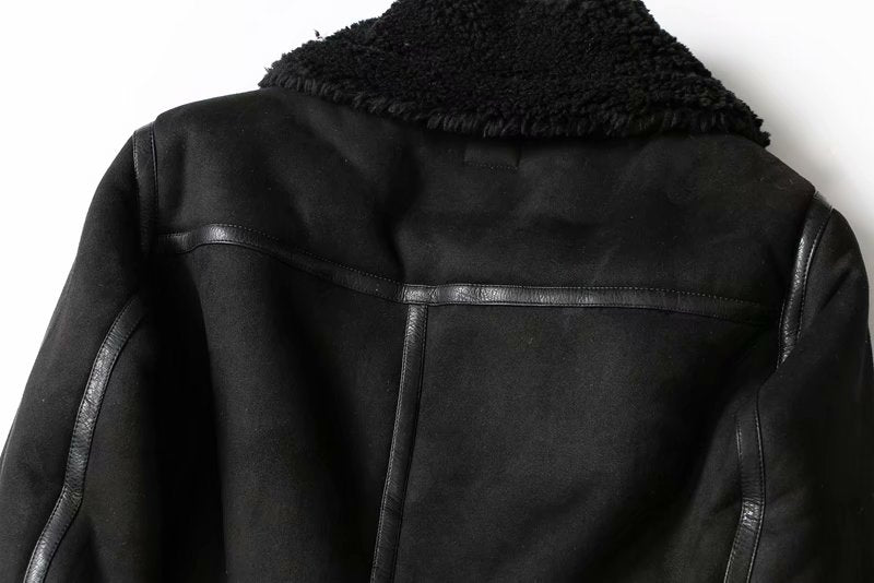Smart women's chic jacket, perfect for everyday wear. Stylish and versatile outerwear with an adjustable fit.