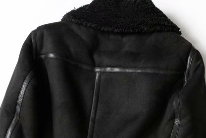 Smart women's chic jacket, perfect for everyday wear. Stylish and versatile outerwear with an adjustable fit.