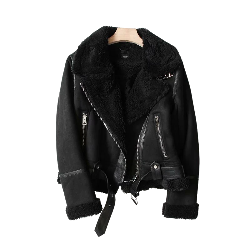 Versatile women's jacket in a chic design, ideal for daily wear. A must-have stylish piece.