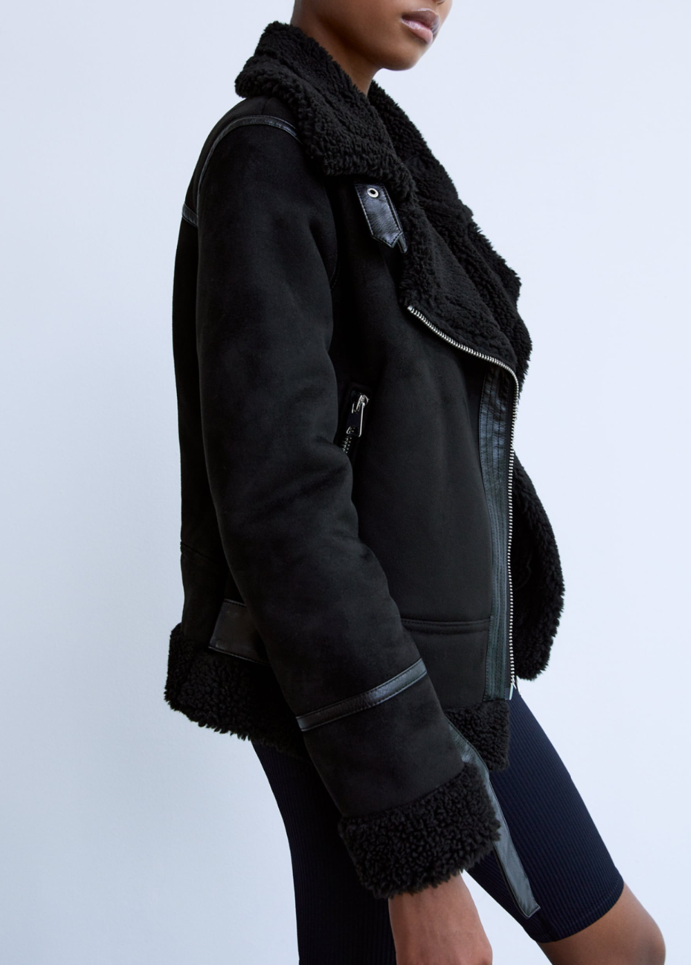 Adjustable fit women's chic jacket, perfect for everyday style. Versatile outerwear in a modern design.