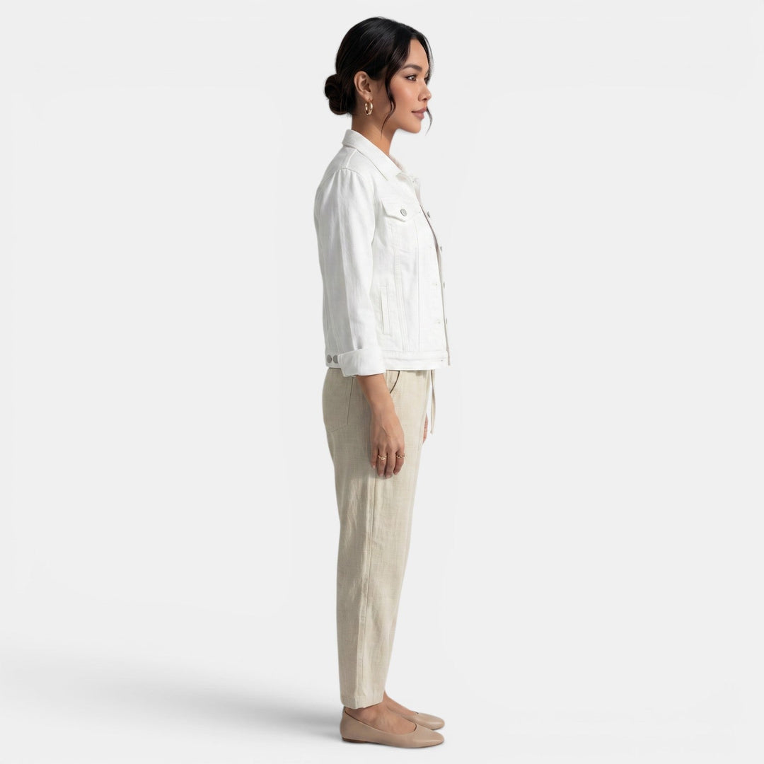 Stylish fitted women's jacket for urban wear. Ideal casual outerwear for weekends & daily layering.